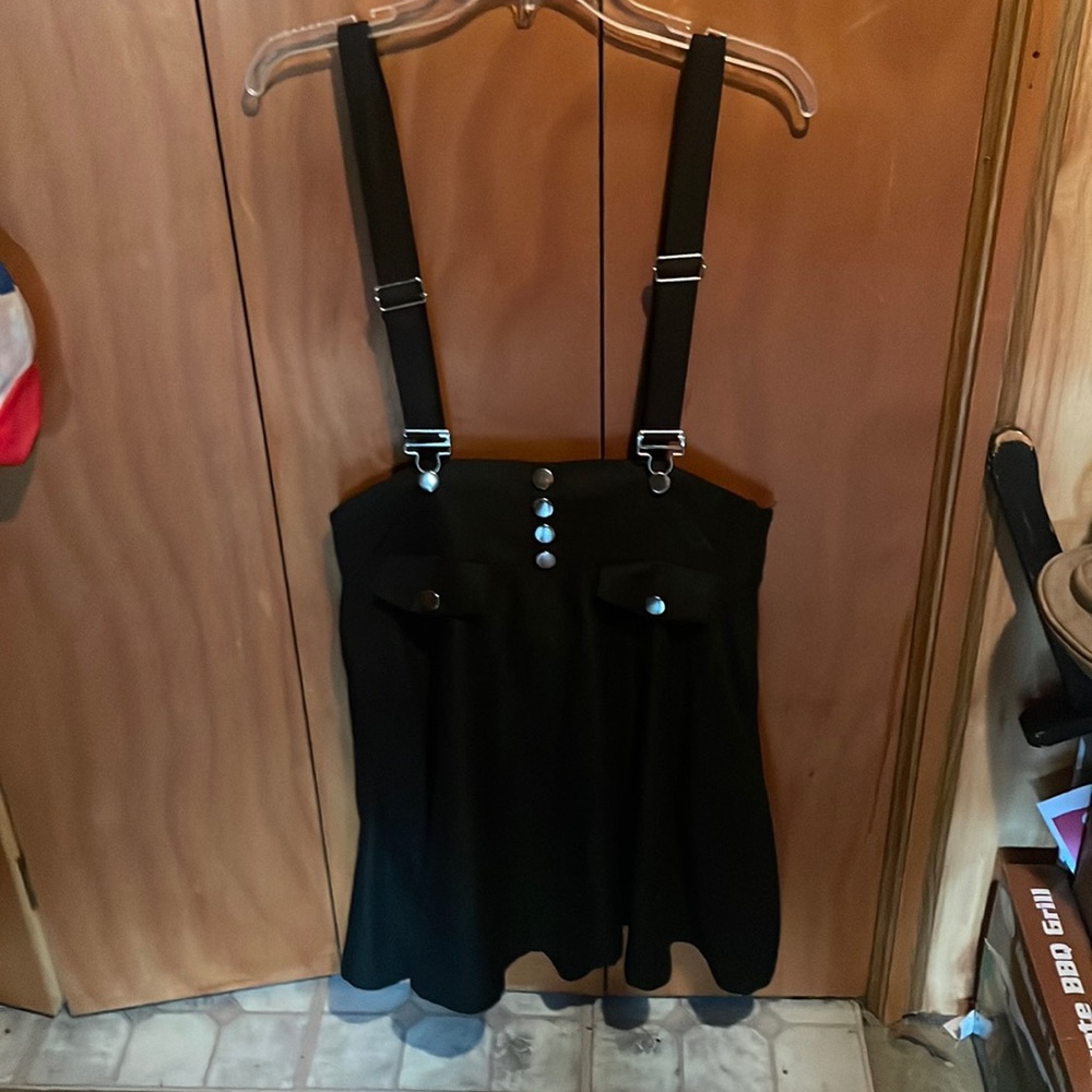 Black suspender skirt
